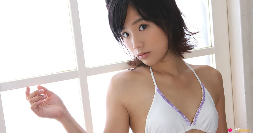 Yuzuki Hashimoto in All Gravure set Friendly Club 2