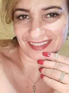 red claws from a hot woman. post your true rate.