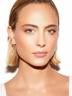 nora arnezeder