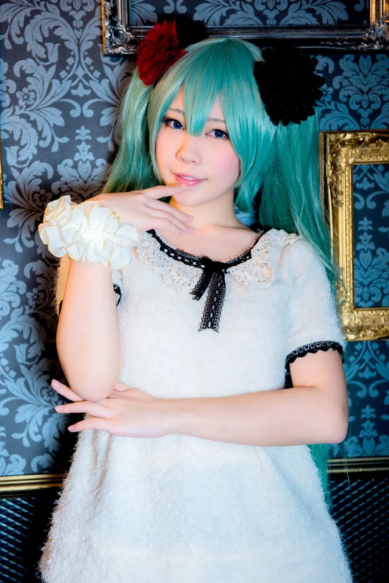 Miku Hatsune in All Gravure set Nairu