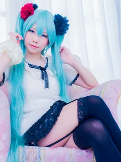 Miku Hatsune in All Gravure set Nairu