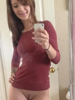 great teen in tight shirt and exposed vagina in a sexy selfie