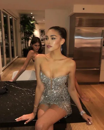 madison beer kiss with her ugly boyfriend for new year’s eve