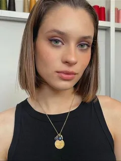 daniela melchior sexy eyes