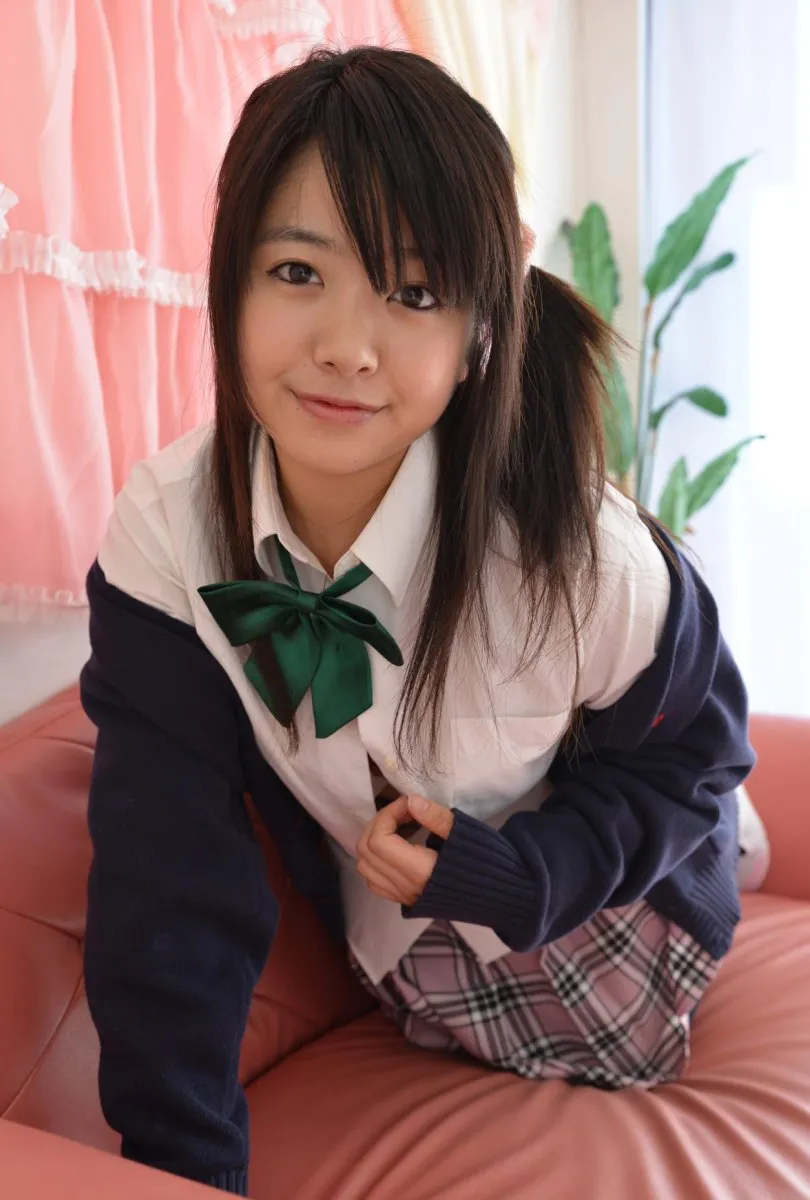 Aki Hinomoto in All Gravure set Upskirt Tease