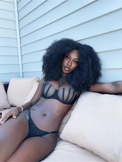 yanju stephens looking sexy in her bra and panties