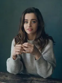 holly earl