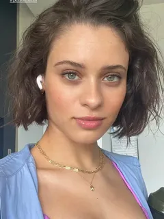 daniela melchior messy hair