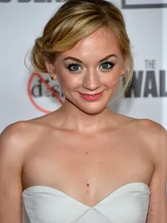 emily kinney -8/85 -5'5''- 32-23-34''-32a-bra -114lbs -8-shoe, hot cunnilingus! -yum! yum!