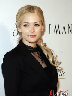 avril lavigne fashioned facial