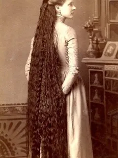 esmeralda wore her hair down at home for her husband to enjoy.