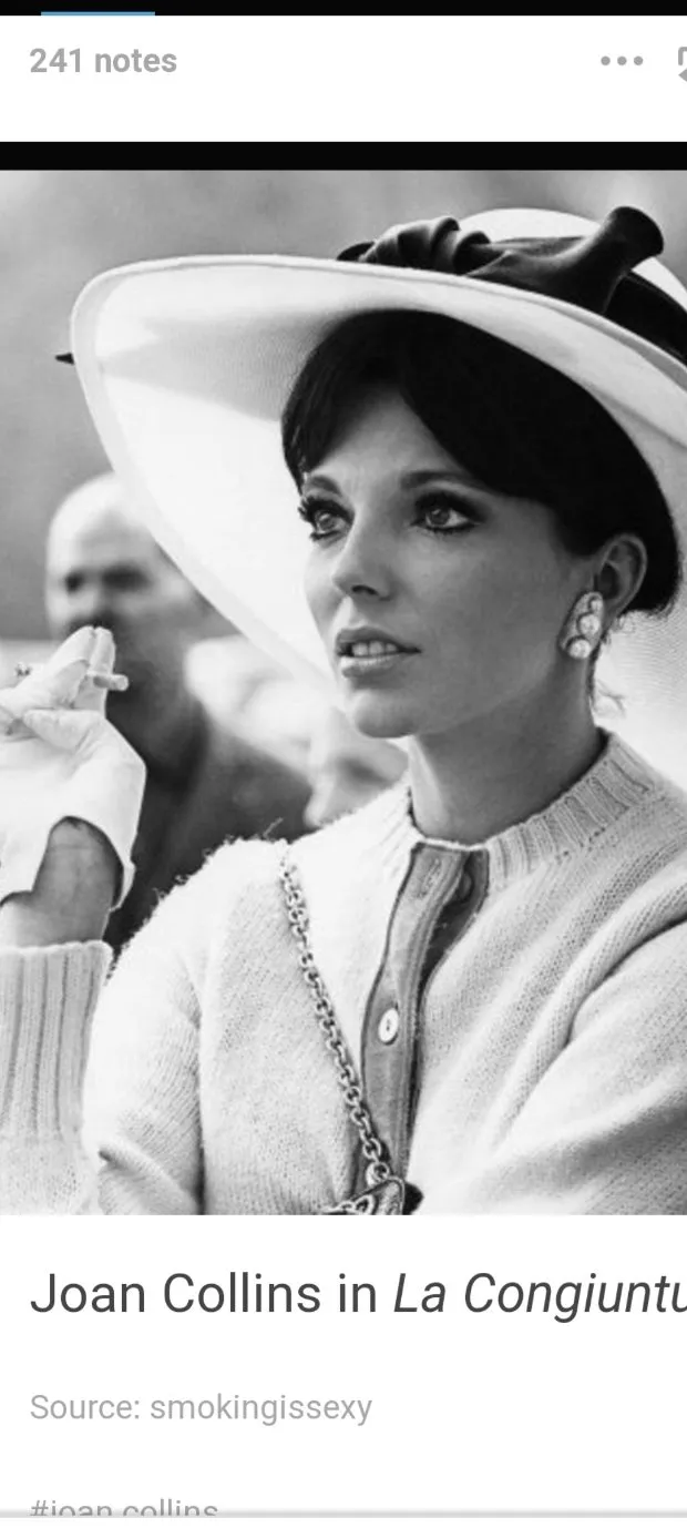 joan collins smoking❤