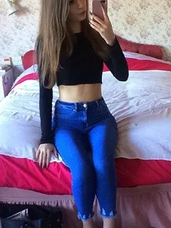 skinny teen tight jeans bedroom selfie