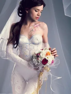 what a wedding dress! i think it's just paint!