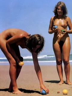 vintage beach babes