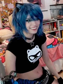 emiru (streamer) - excited about her vtuber cosplay