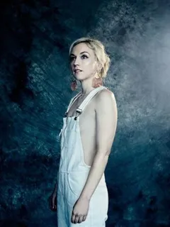 emily kinney 04