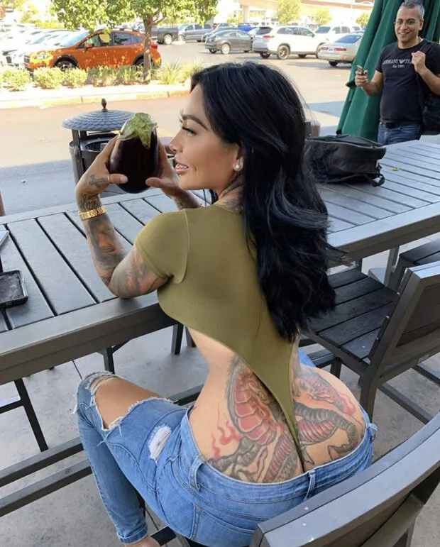 ig model with fat ass