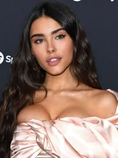 madison beer braless boobs showing nice cleavage with her big tits in a tight little dress arriving to spotify best new artist party.