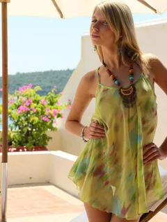 Wendy in Stunning 18 set Tropical Sun