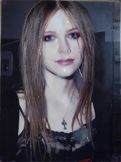 beautiful babe avril lavigne drenched