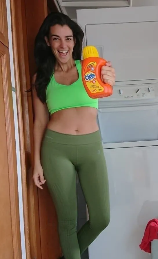 giovanna andrade in tight yoga pants