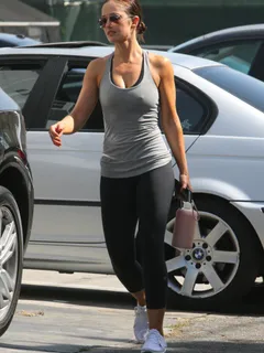 minka kelly pokies