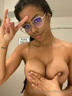 kira noir cute handbra