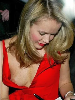 amanda holden nip-slip.