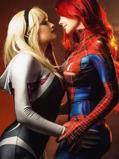 spider gwen and her spider girlfriend