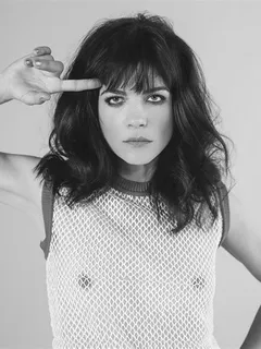 selma blair sexy nipples