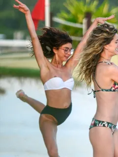 sarah hyland nipple slip out of her little white bikini top