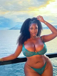 shani jamilah looking sexy in her lounge bra and panties set