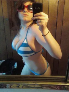 emo bikini teen with hot tits takes a slutty selfie