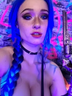 amy kay asmr cosplays as jinx from arcane and goes topless