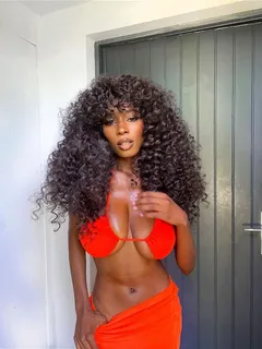 princia gonoporo looking sexy in red