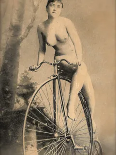 chica en bicicleta