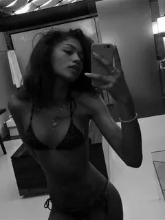 zendaya in bikini