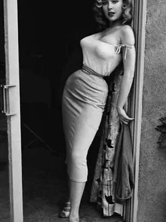 betty brosmer.. the highest paid pin-up giri of the 1950s, considered by many as the first true supermodel.