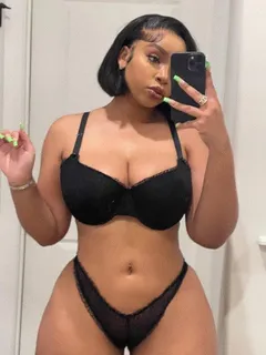 lightskinkeisha in her black bra and panties