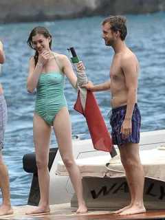 anne hathaway swimsuit candids in italy