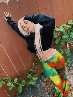 ava max