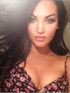 natalie halcro cleavage