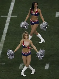 cheerleader wardrobe malfunction