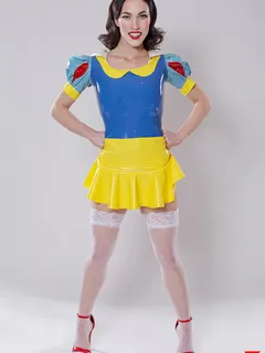 Diana Grace in VR Cosplay X set Snow White