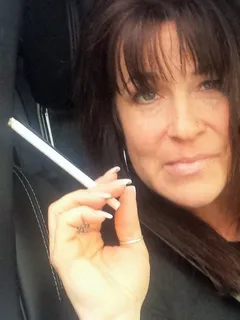 sexy sarah smoking virginia slims 120s ❤