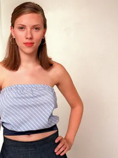 hot eighteen year old babe scarlett johansson (2003)