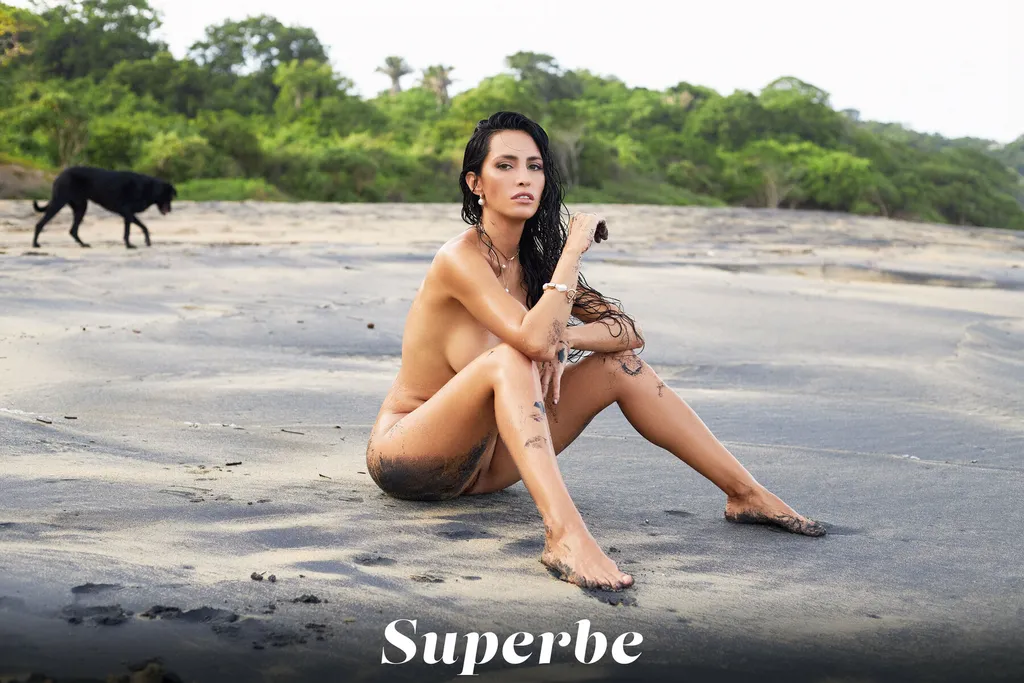 Malena Ponce in Superbe set Stormy Seas
