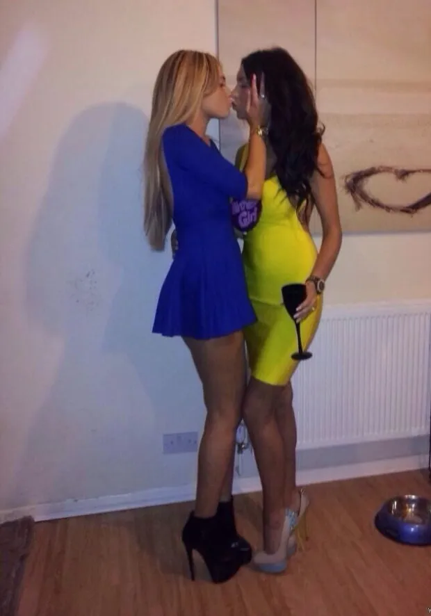 2 hotties
