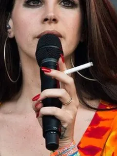 lana del rey smoking